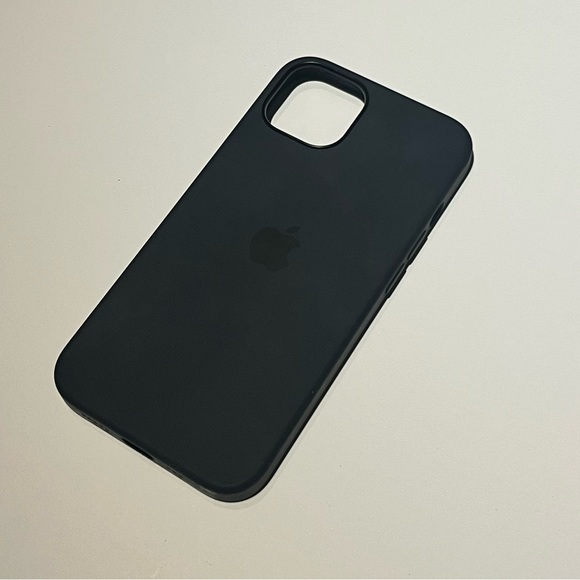 Apple iPhone 13 Silicone Case w/ MagSafe in Midnight - Picture 2 of 8